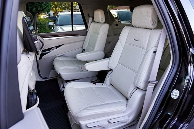 Used 2025 Cadillac Escalade Sport Platinum w/ LPO, ONYX Package AWD/4WD image 28