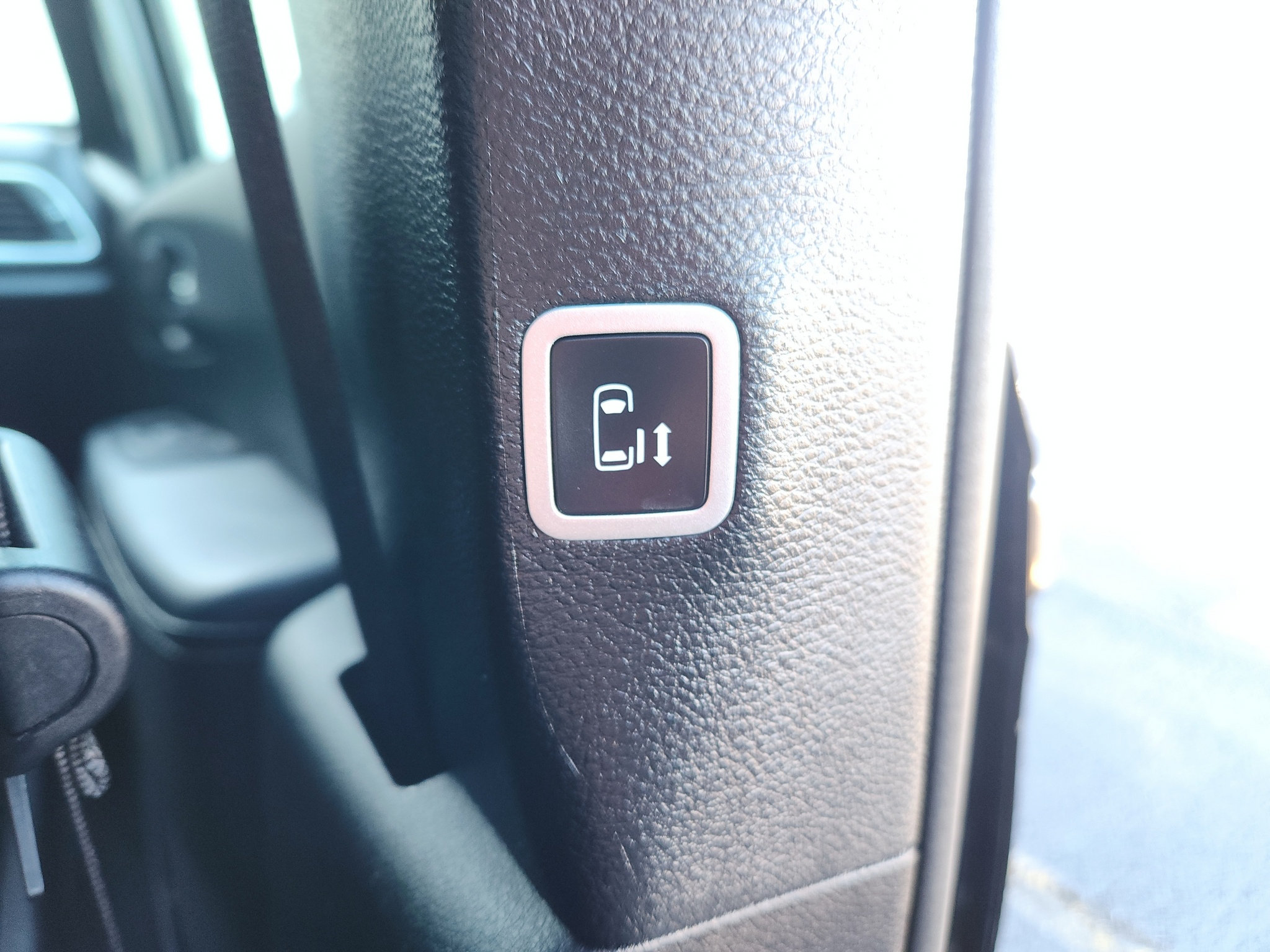 Used 2025 Chrysler Pacifica Select FWD image 39