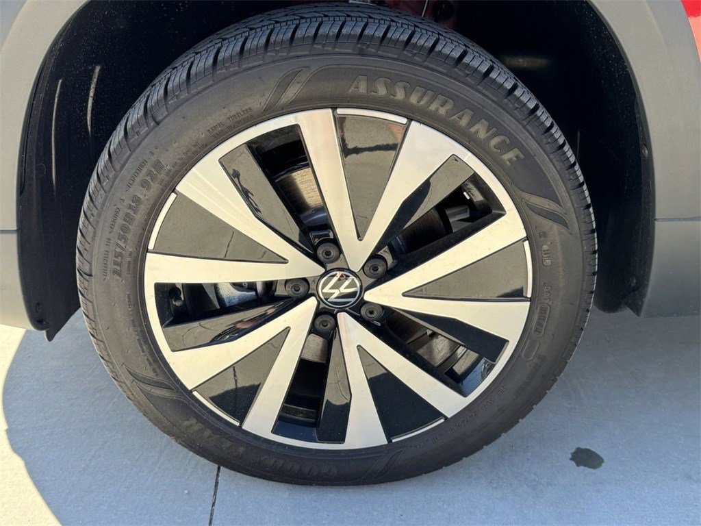 New 2024 Volkswagen Taos SE image 7