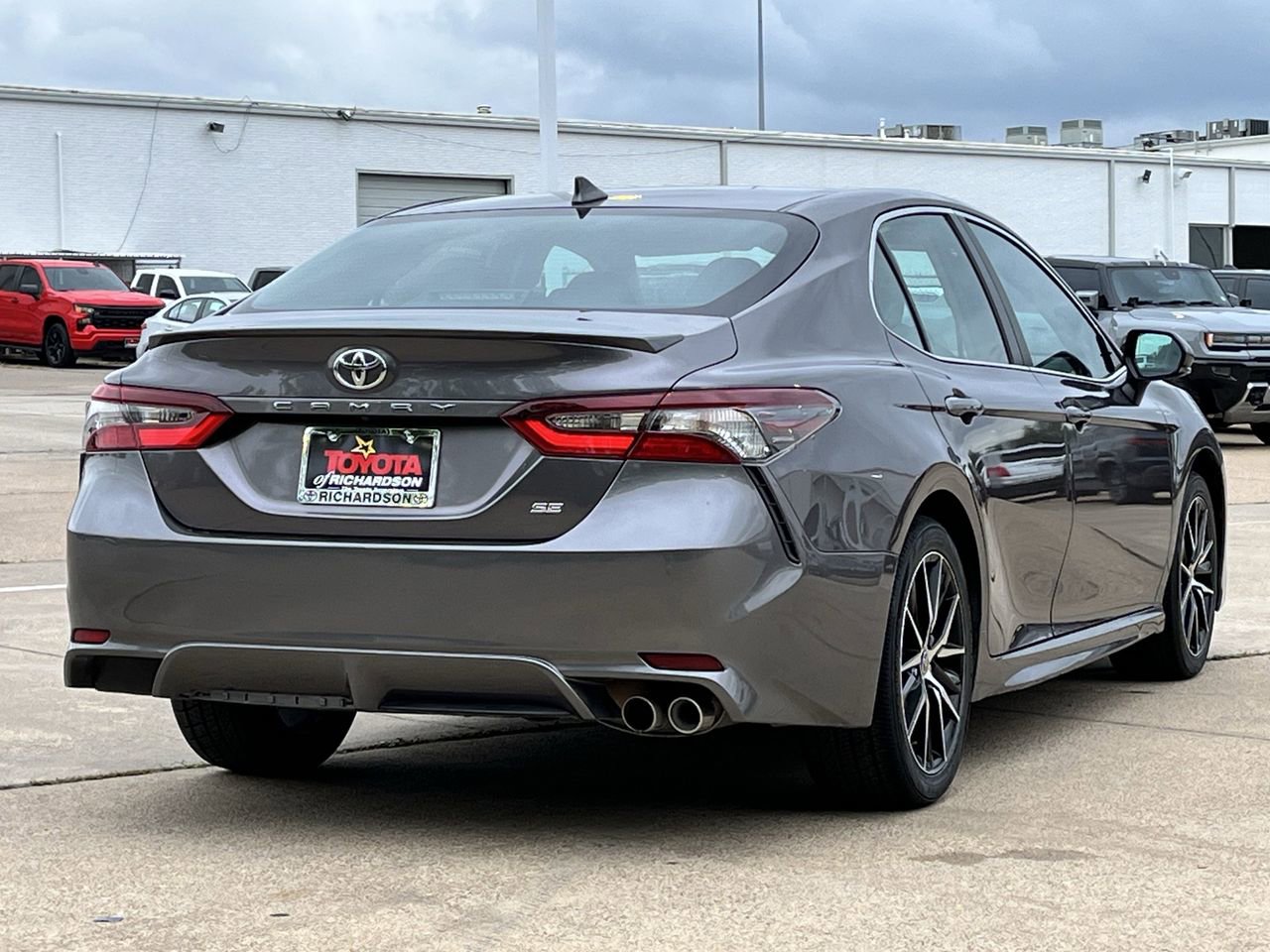 Used 2024 Toyota Camry SE w/ Convenience Package FWD image 4