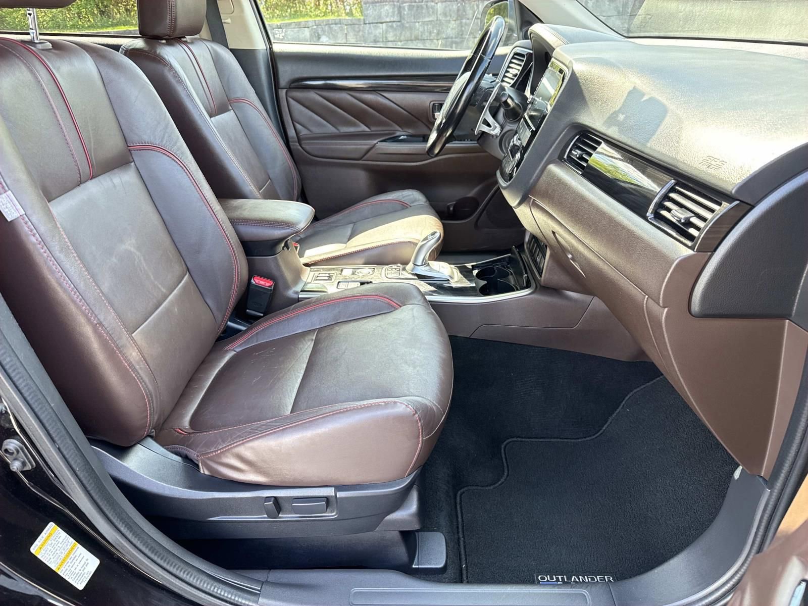 Used 2018 Mitsubishi Outlander 4WD Plug-In Hybrid image 25