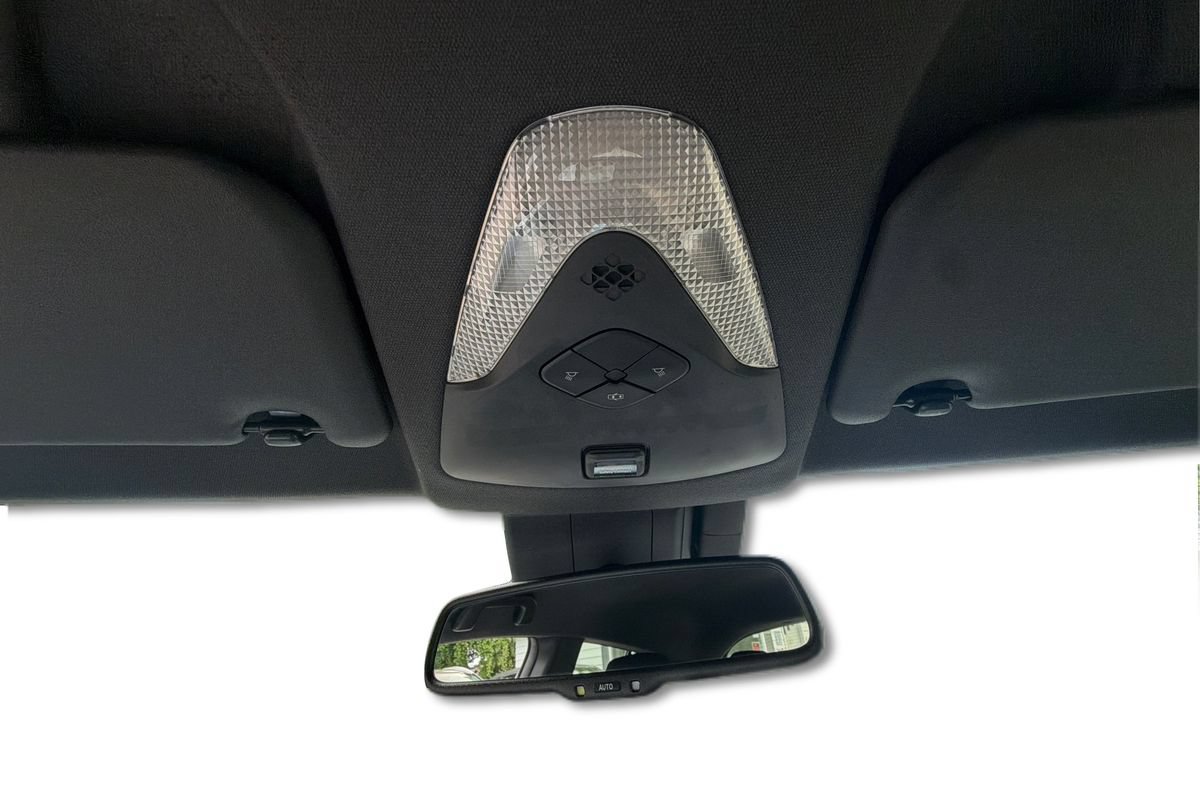 Used 2019 Toyota C-HR Limited FWD image 15
