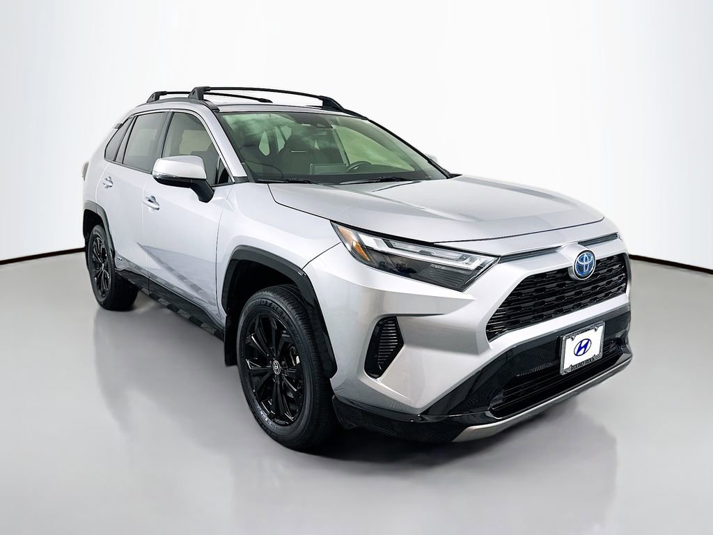 Used 2023 Toyota RAV4 SE w/ Convenience Package image 3