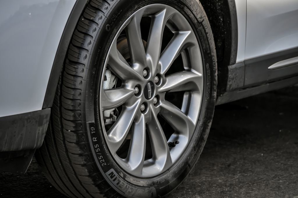 Used 2022 Lincoln Corsair AWD w/ Premium Package image 4
