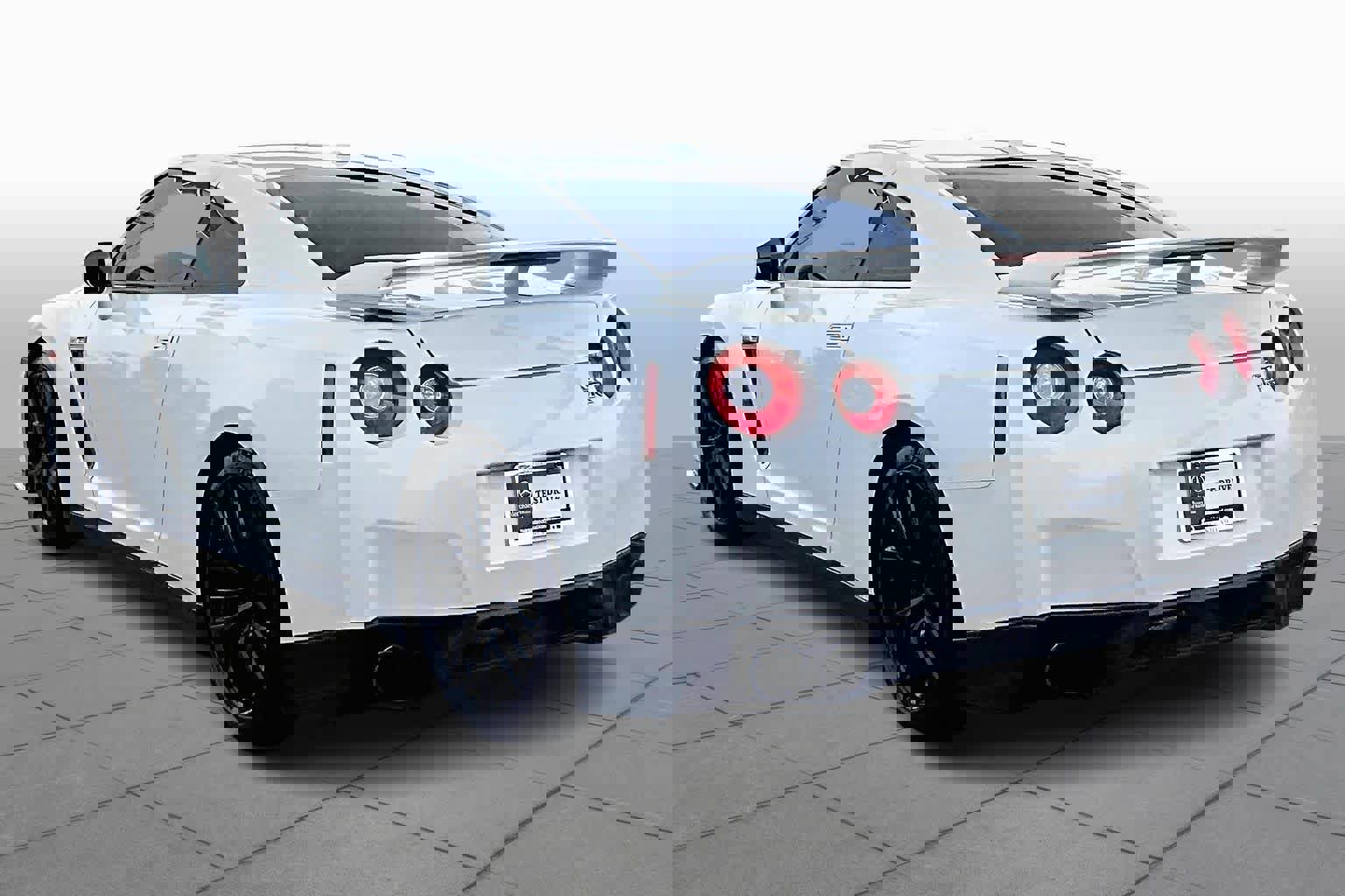 Used 2010 Nissan GT-R Premium image 10