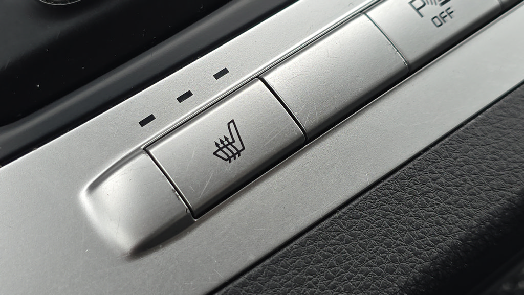 Used 2024 Kia Carnival LX FWD image 26