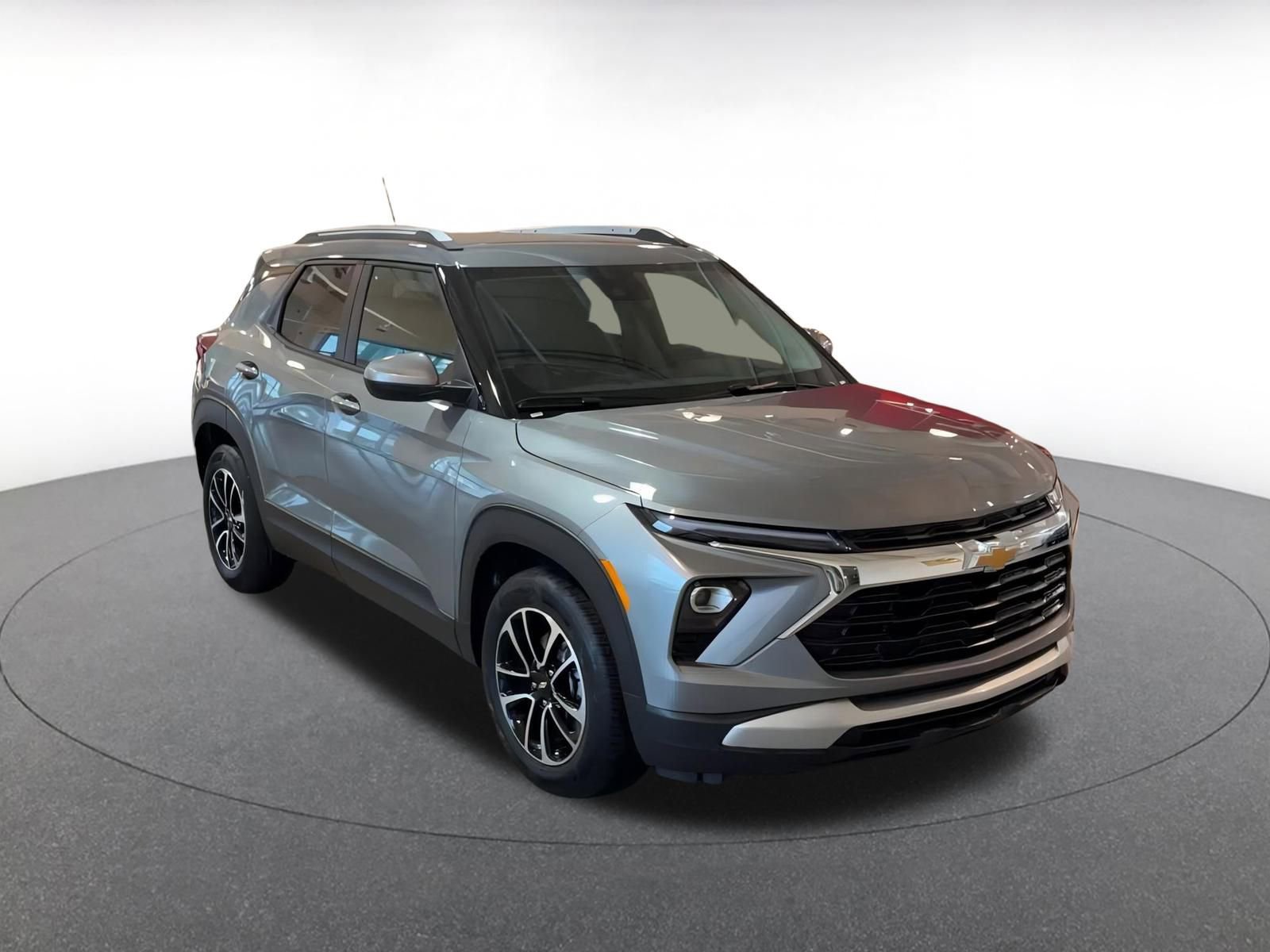 Used 2025 Chevrolet TrailBlazer LT image 3