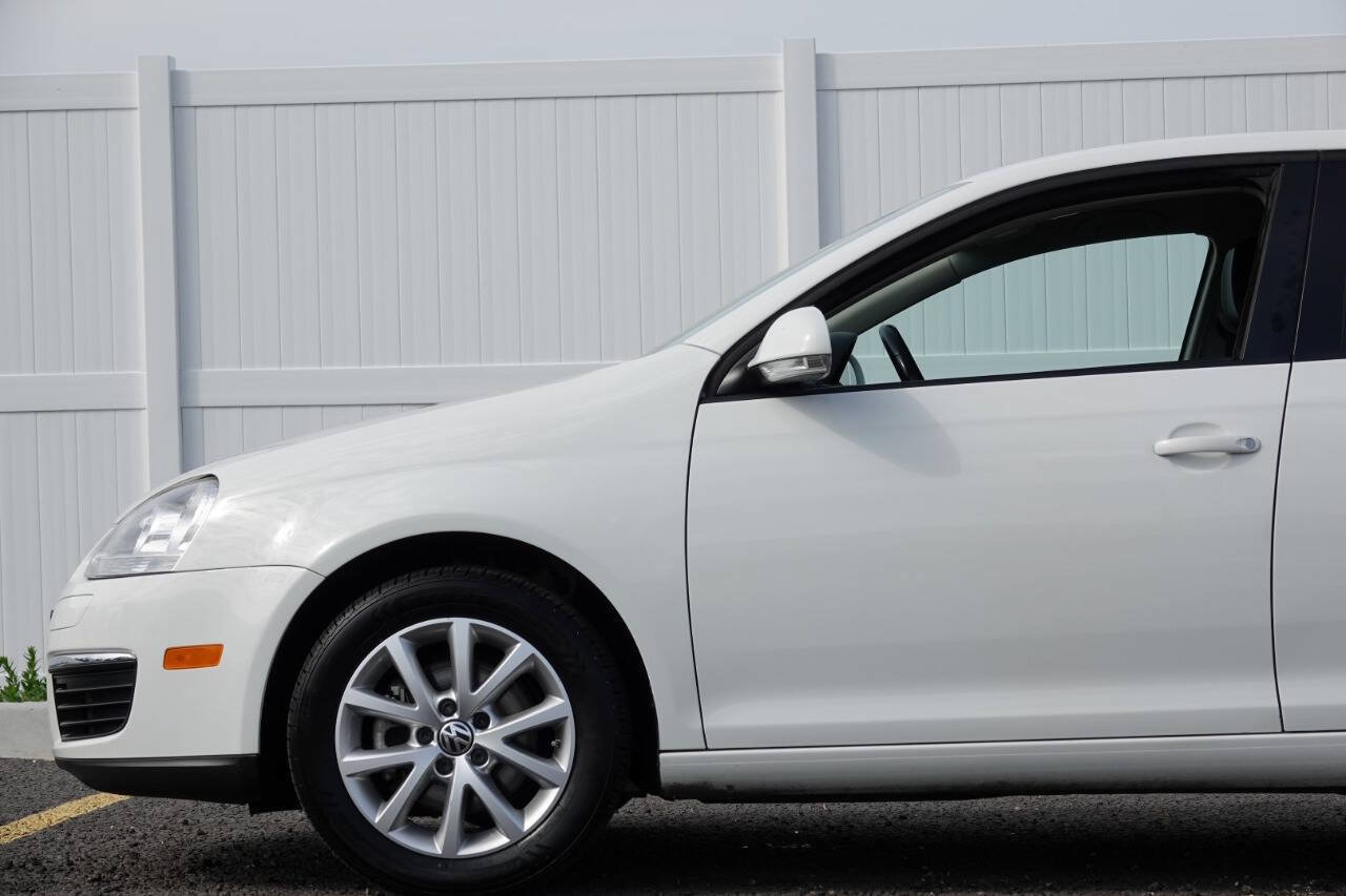 Used 2010 Volkswagen Jetta Limited Edition FWD image 16