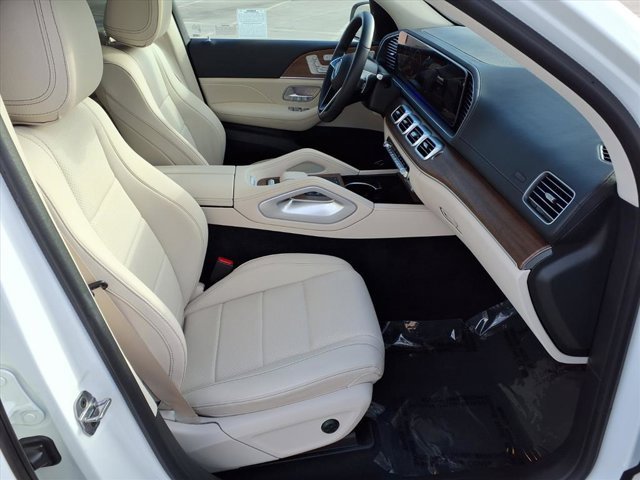 Used 2025 Mercedes-Benz GLS 450 4MATIC image 14