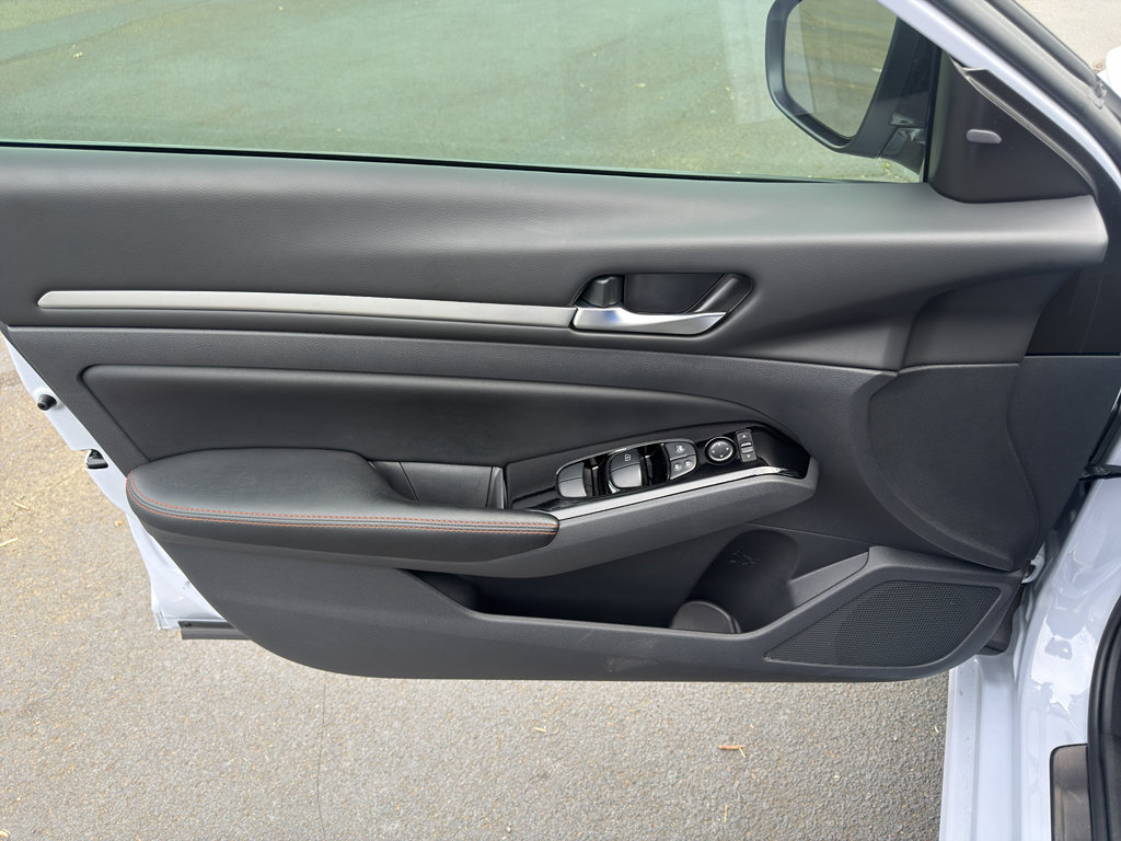 Certified 2025 Nissan Altima 2.5 SR image 17