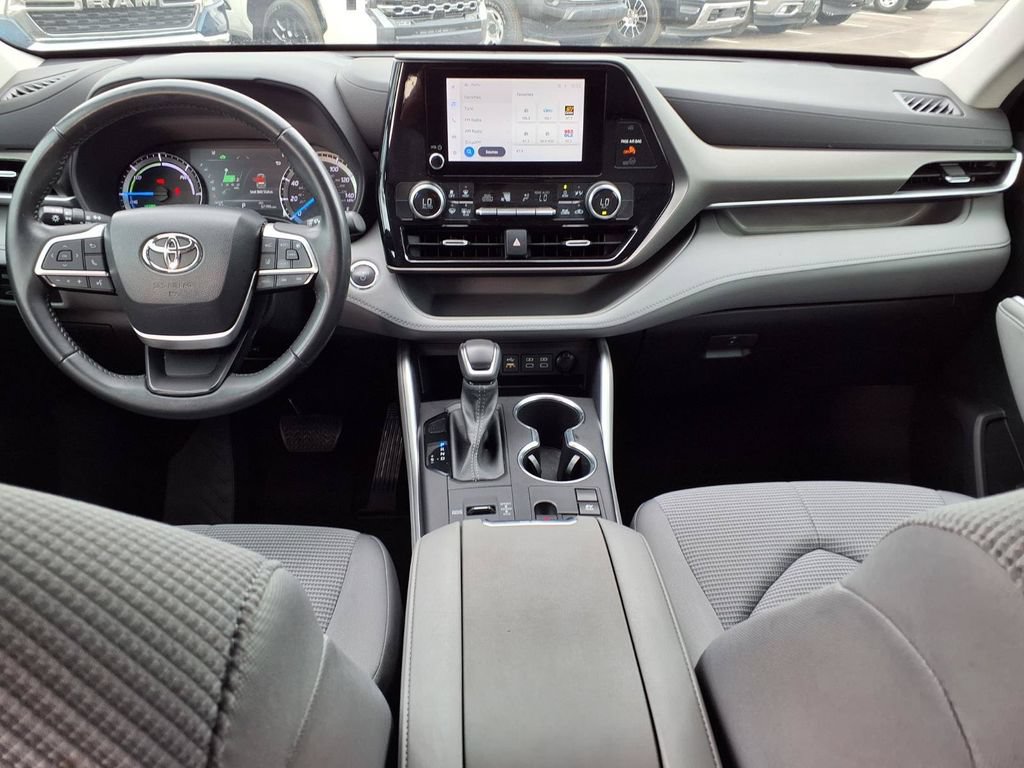 Used 2023 Toyota Highlander LE FWD image 18