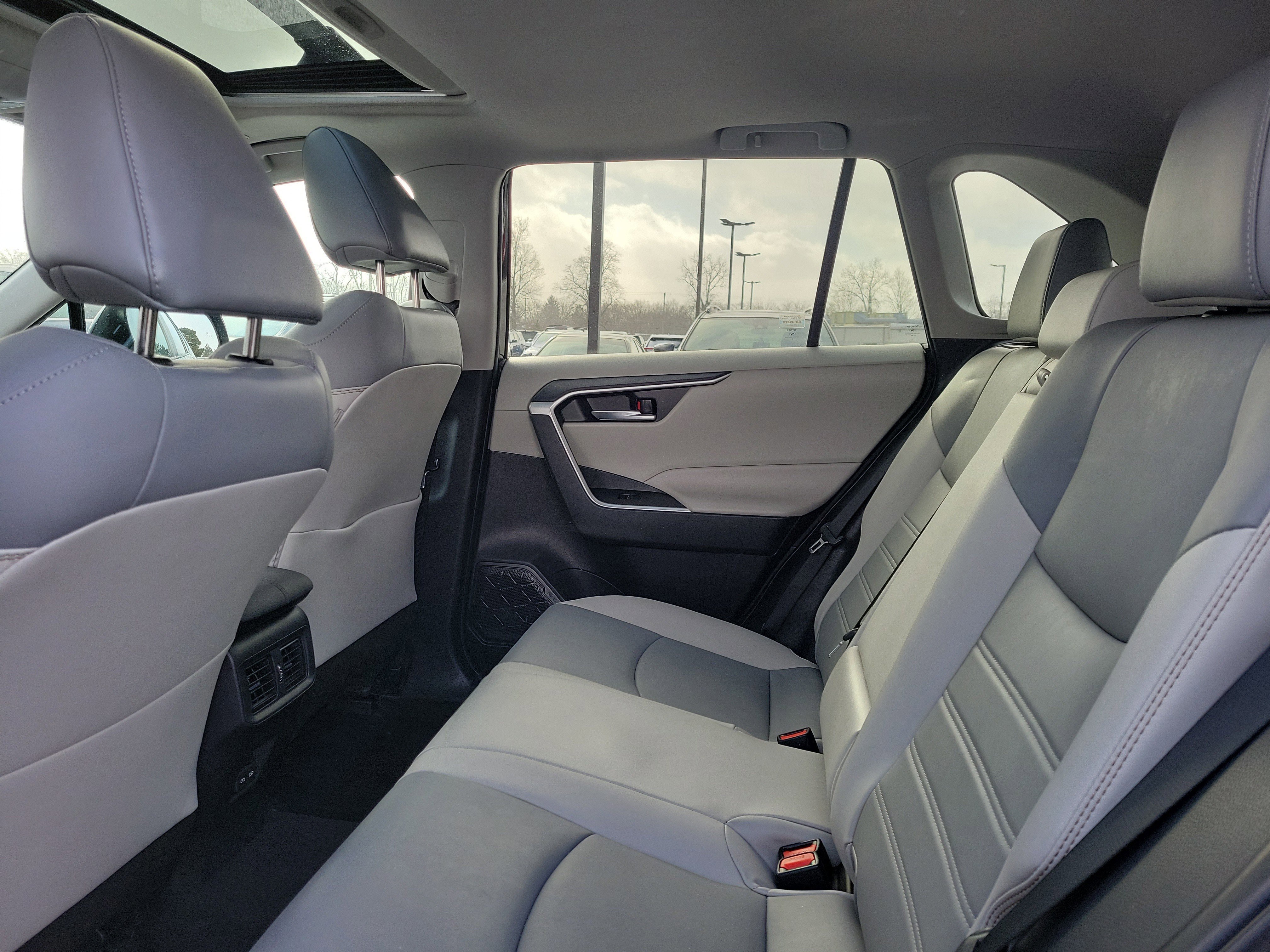 Used 2023 Toyota RAV4 XLE Premium image 11