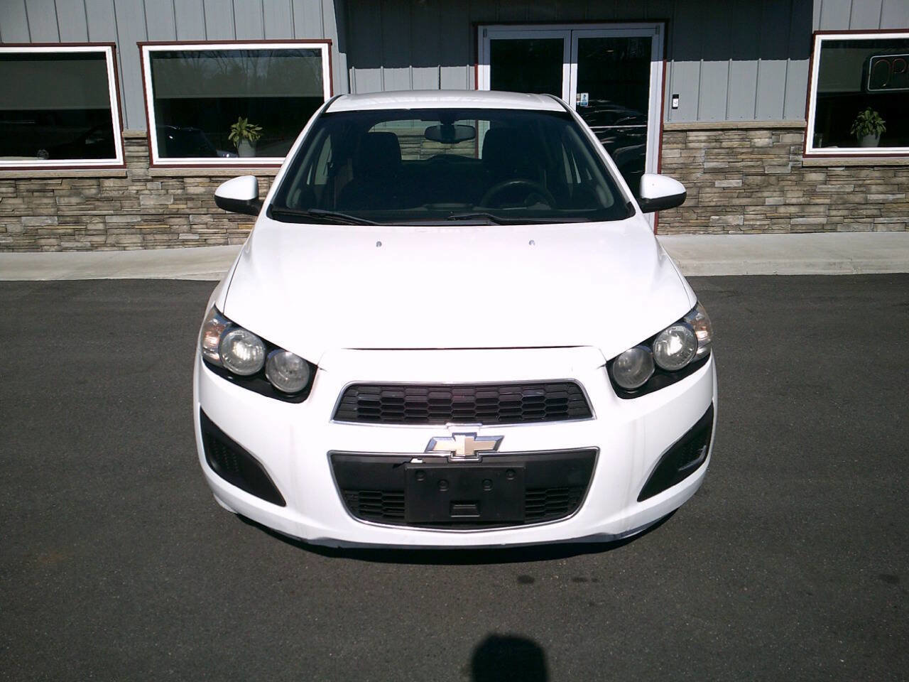 Used 2016 Chevrolet Sonic LT FWD image 2
