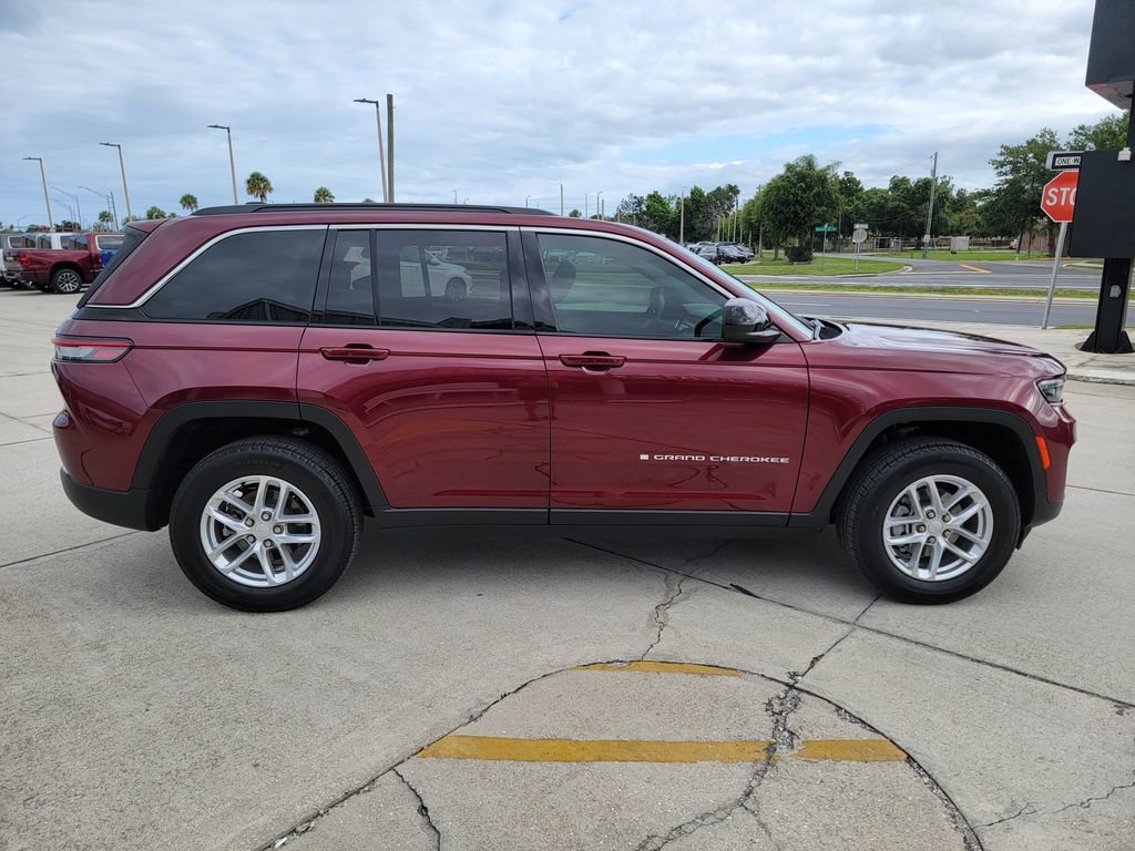 Used 2025 Jeep Grand Cherokee Laredo X w/ Luxury Tech Group I AWD/4WD image 8