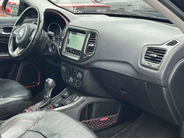 Used 2018 Jeep Compass Trailhawk w/ Leather Interior Group AWD/4WD image 28