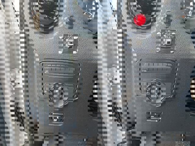 Used 2023 Mercedes-Benz Metris image 13