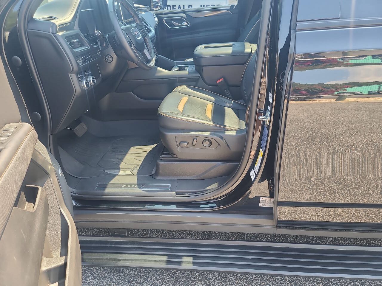 Used 2022 GMC Yukon XL AT4 AWD/4WD image 15