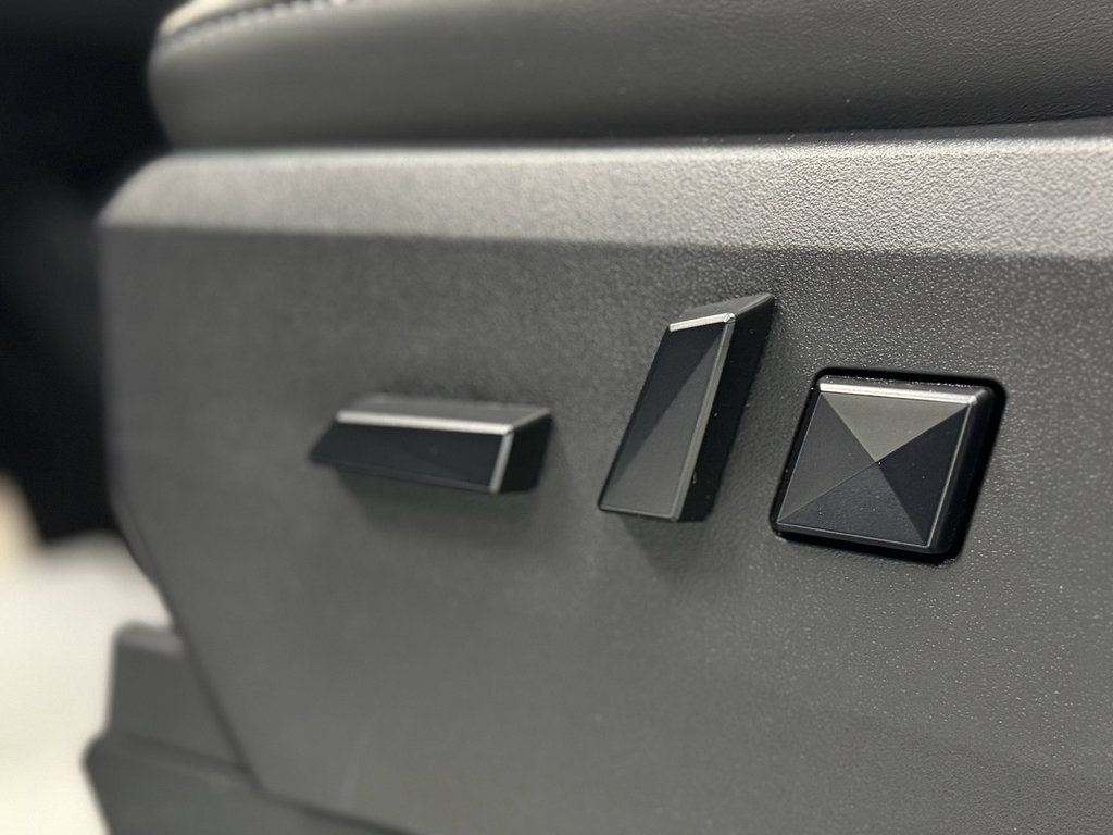 Used 2024 Tesla Cybertruck AWD Crew Cab image 14