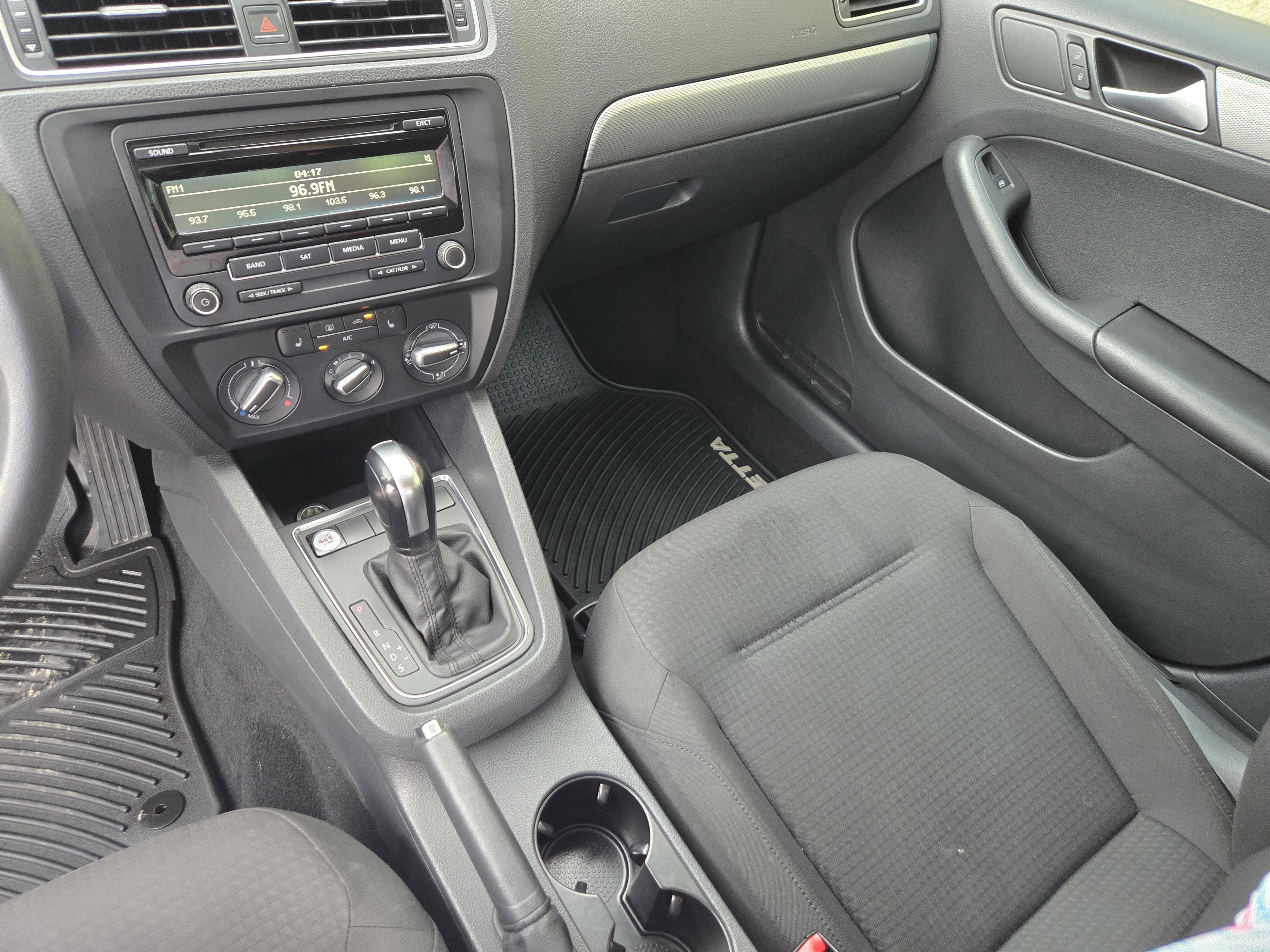 Used 2015 Volkswagen Jetta SE FWD image 13