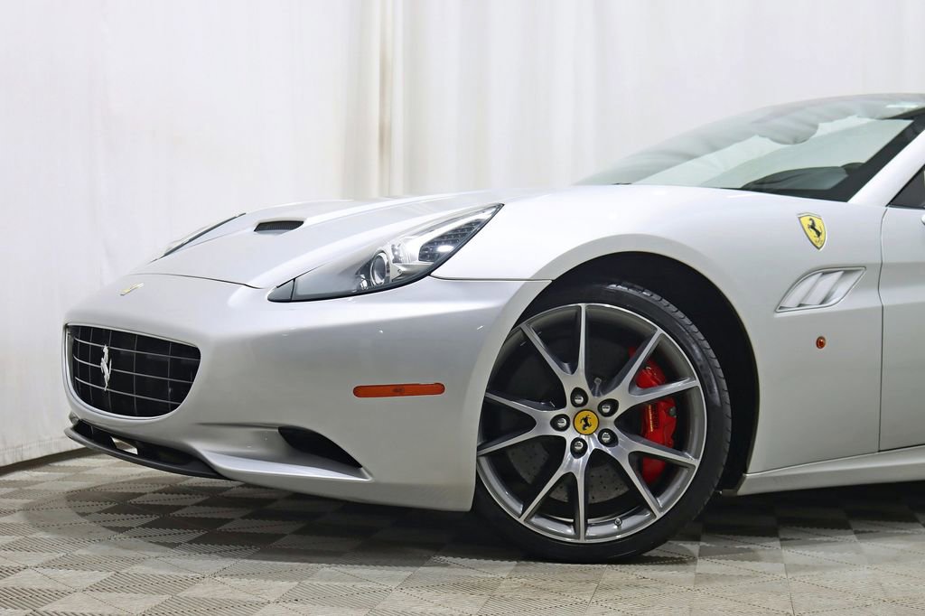 Used 2010 Ferrari California RWD image 4