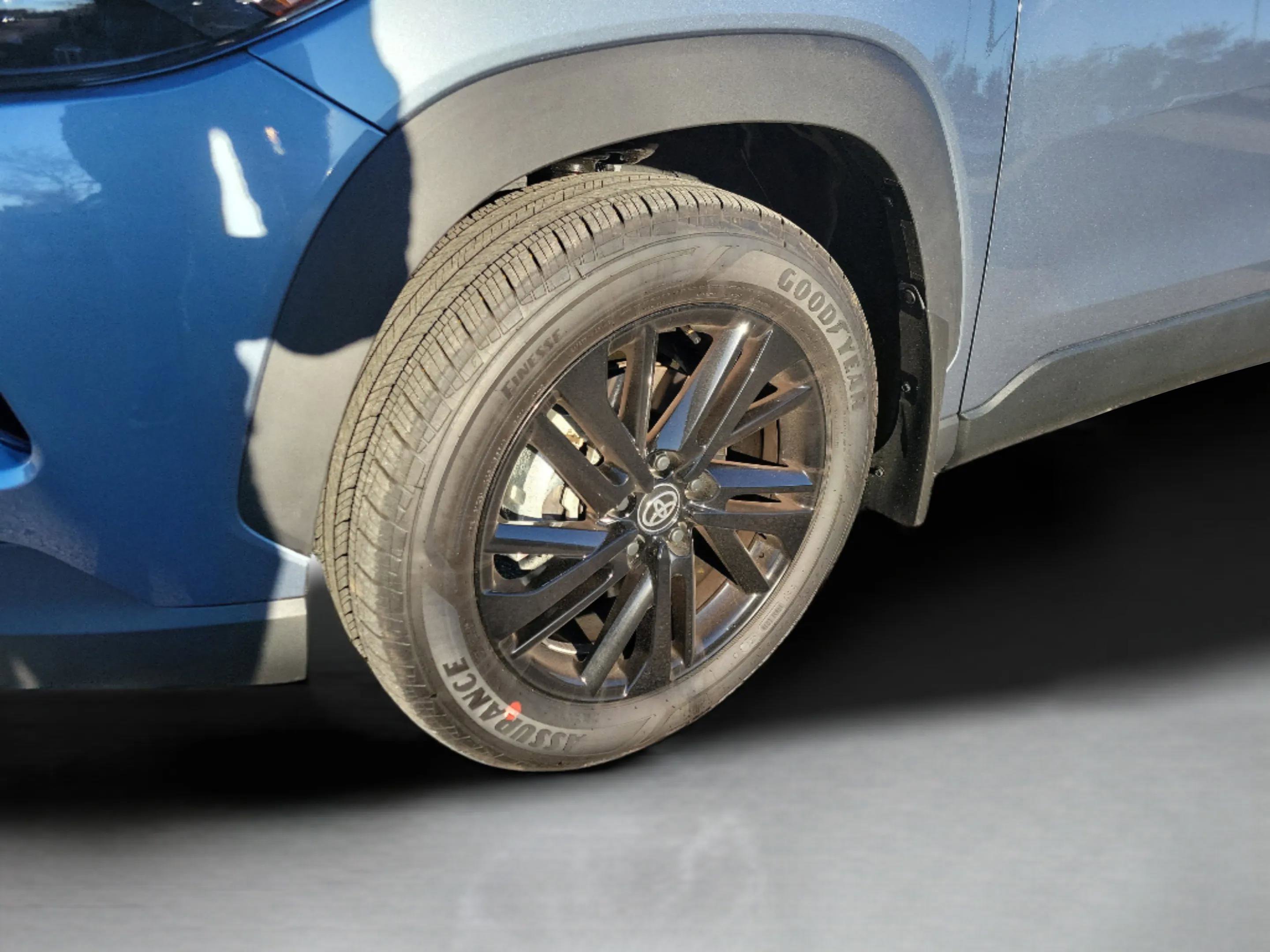 Used 2026 Toyota Corolla Cross XSE image 30