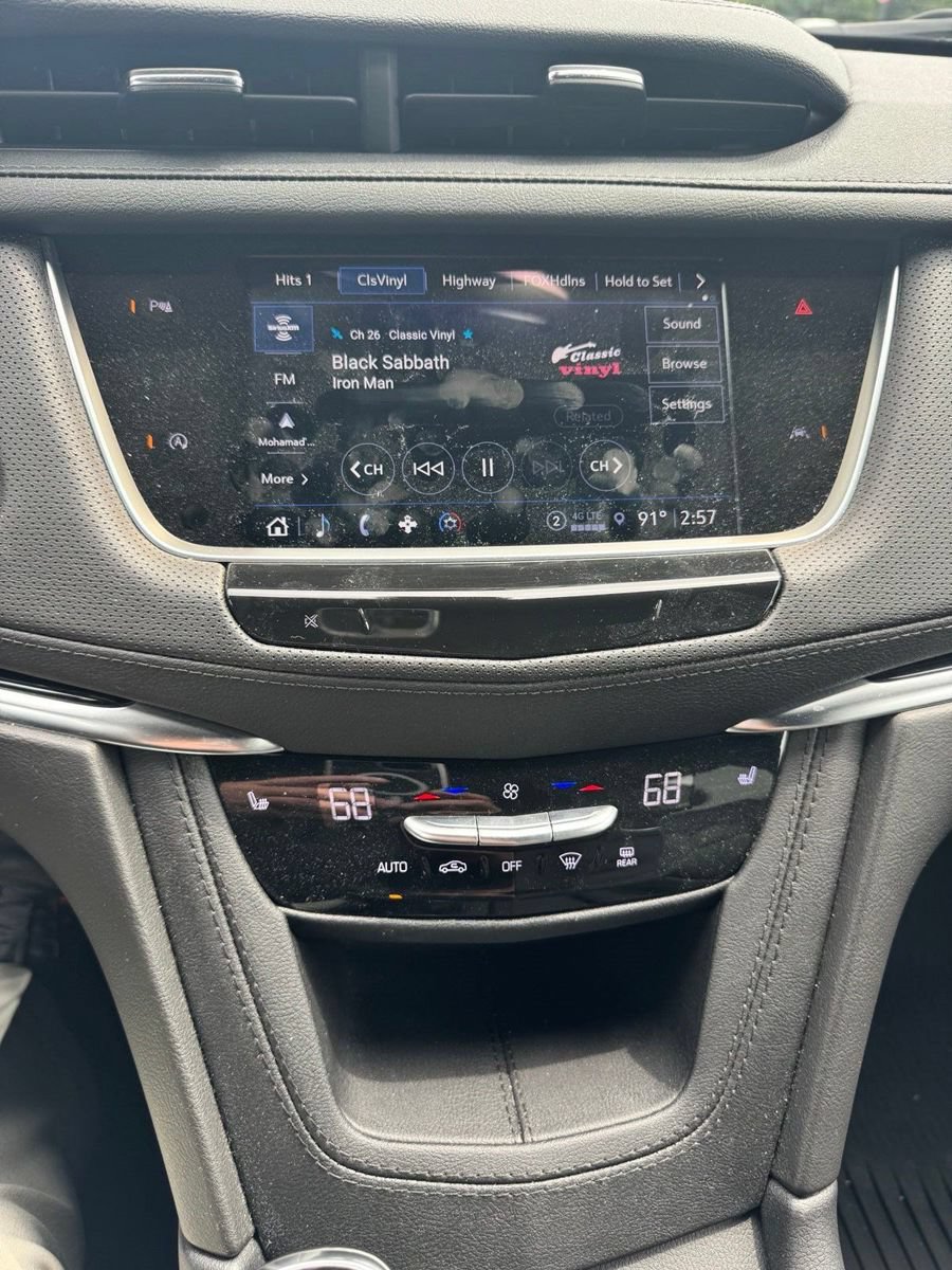 Certified 2024 Cadillac XT6 Luxury w/ LPO, Floor Liner Package AWD/4WD image 18