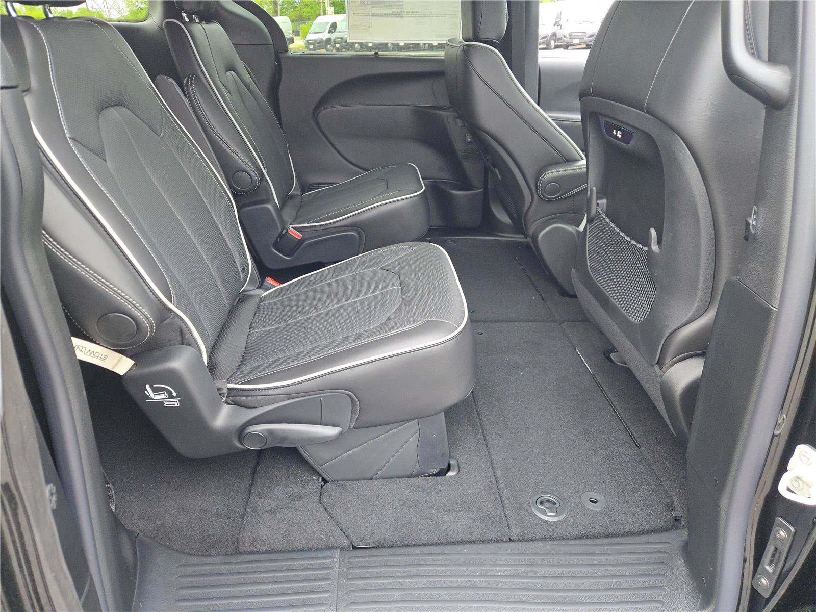 New 2027 Chrysler Pacifica Limited AWD/4WD image 9