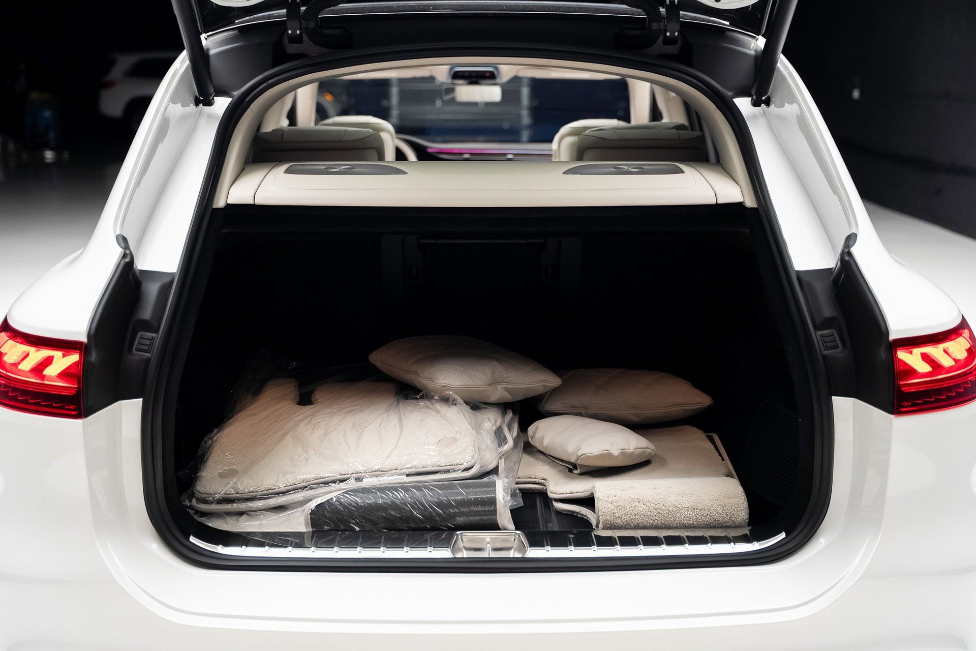 Used 2024 Mercedes-Benz Maybach EQS 680 4MATIC image 73