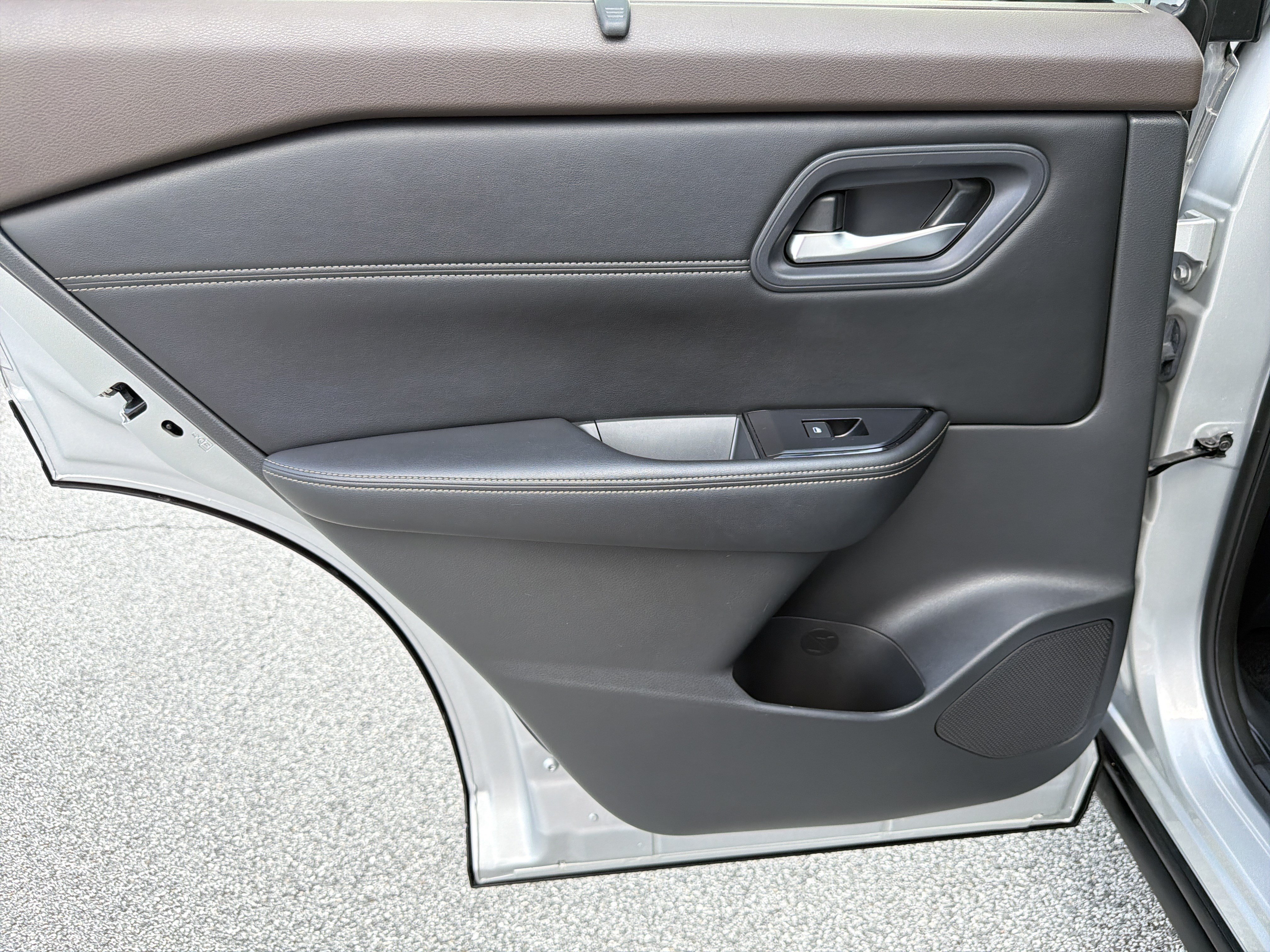 Used 2022 Nissan Rogue SV w/ SV Premium Package FWD image 27