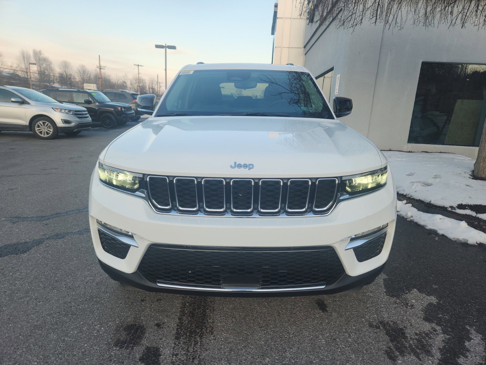 New 2022 Jeep Grand Cherokee Limited 4xe image 9