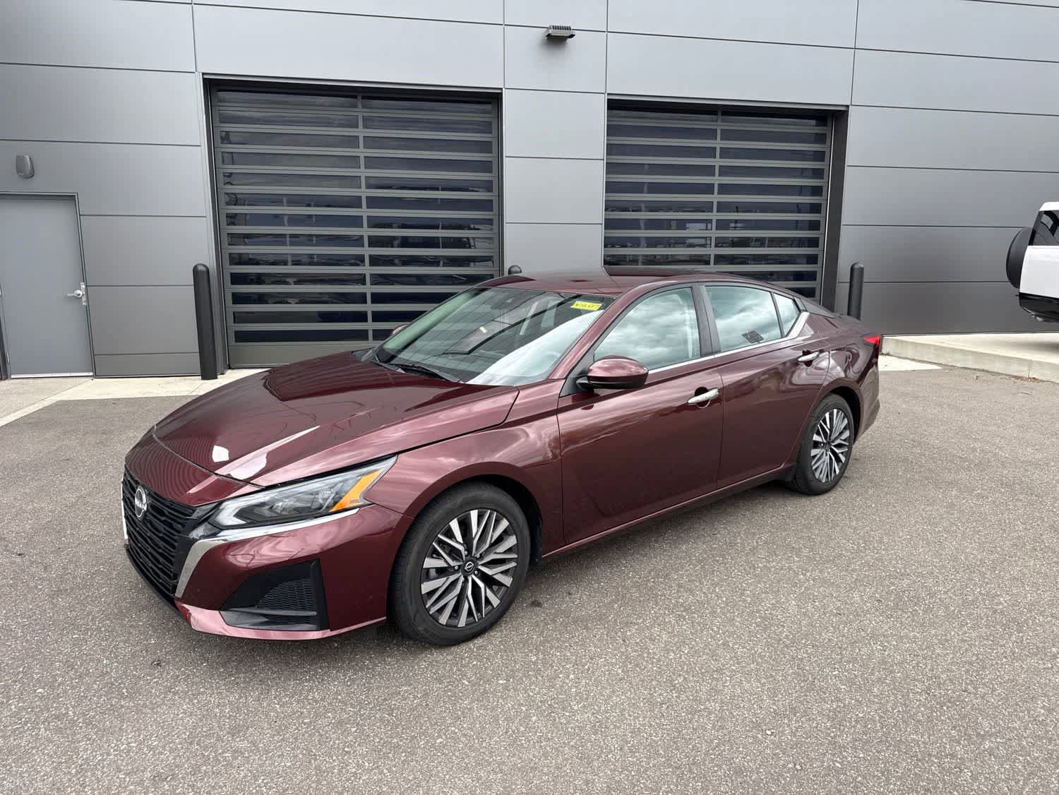 Used 2023 Nissan Altima 2.5 SV FWD image 1