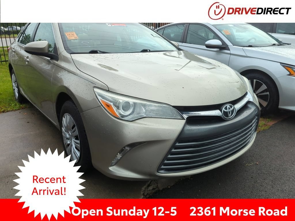 Used 2017 Toyota Camry LE FWD image 1