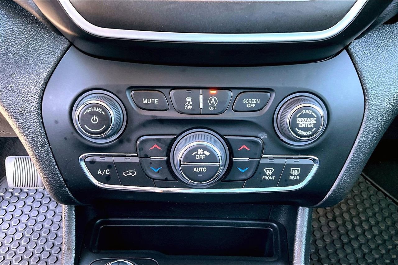 Certified 2021 Jeep Cherokee Trailhawk w/ Sun, Sound & Nav Group image 19