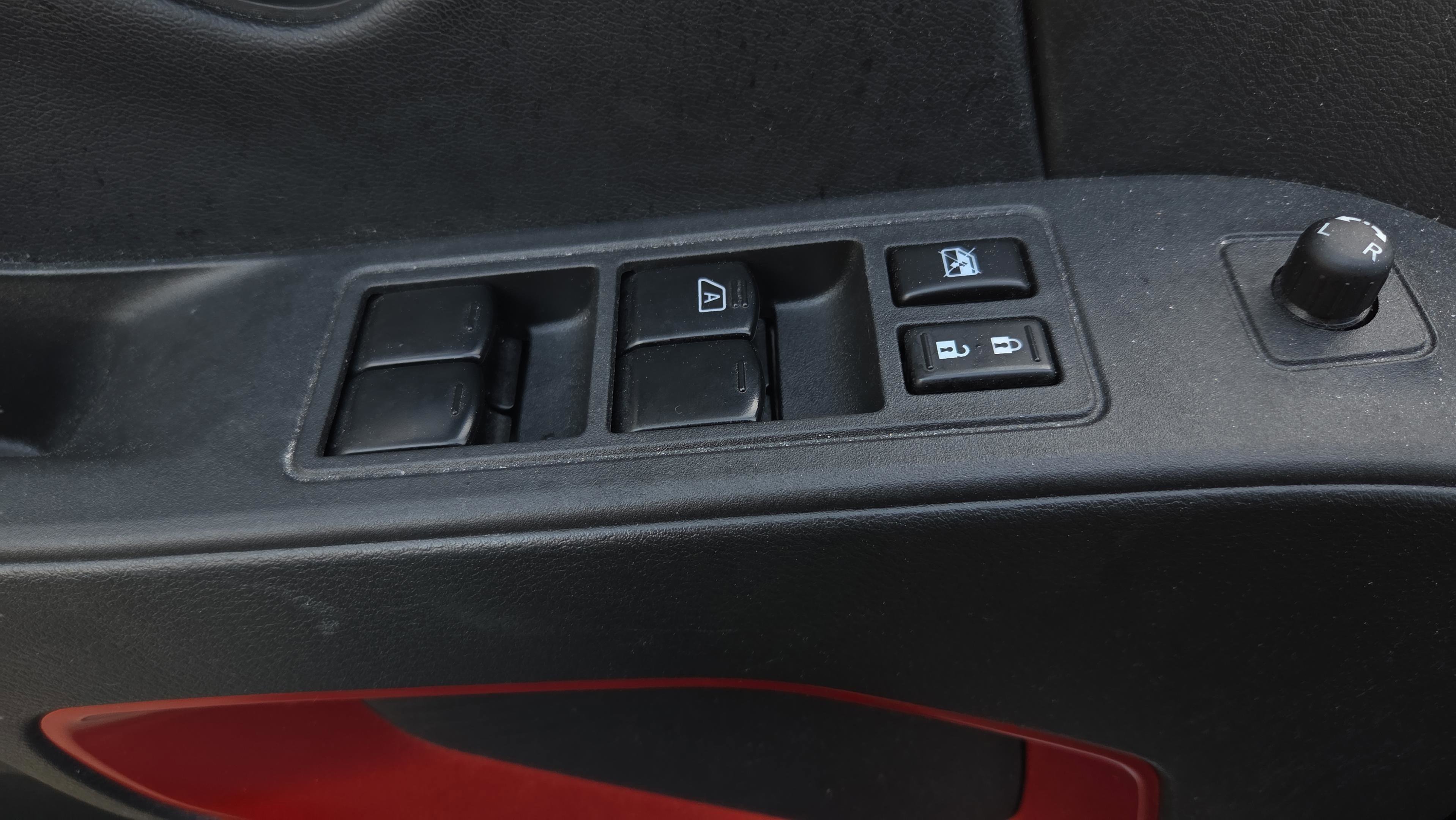 Used 2025 Nissan Frontier PRO-4X image 17