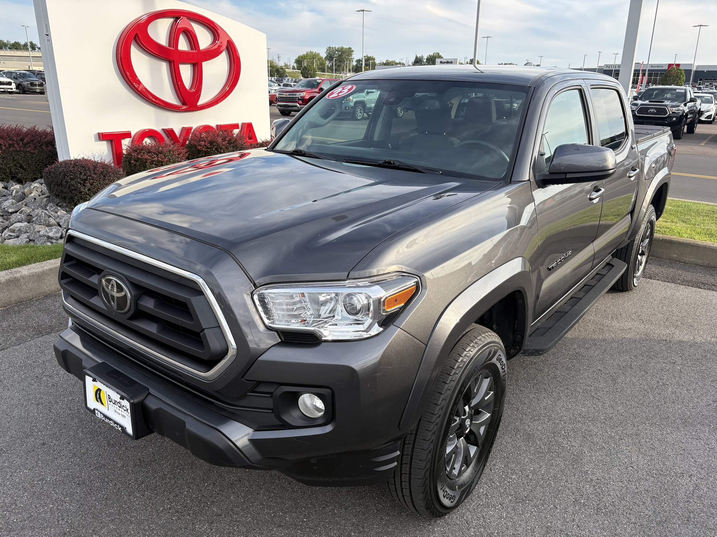 Used 2023 Toyota Tacoma SR5 AWD/4WD image 10