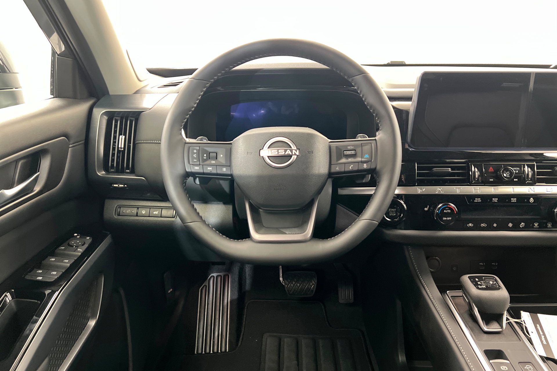 New 2026 Nissan Pathfinder SL image 12