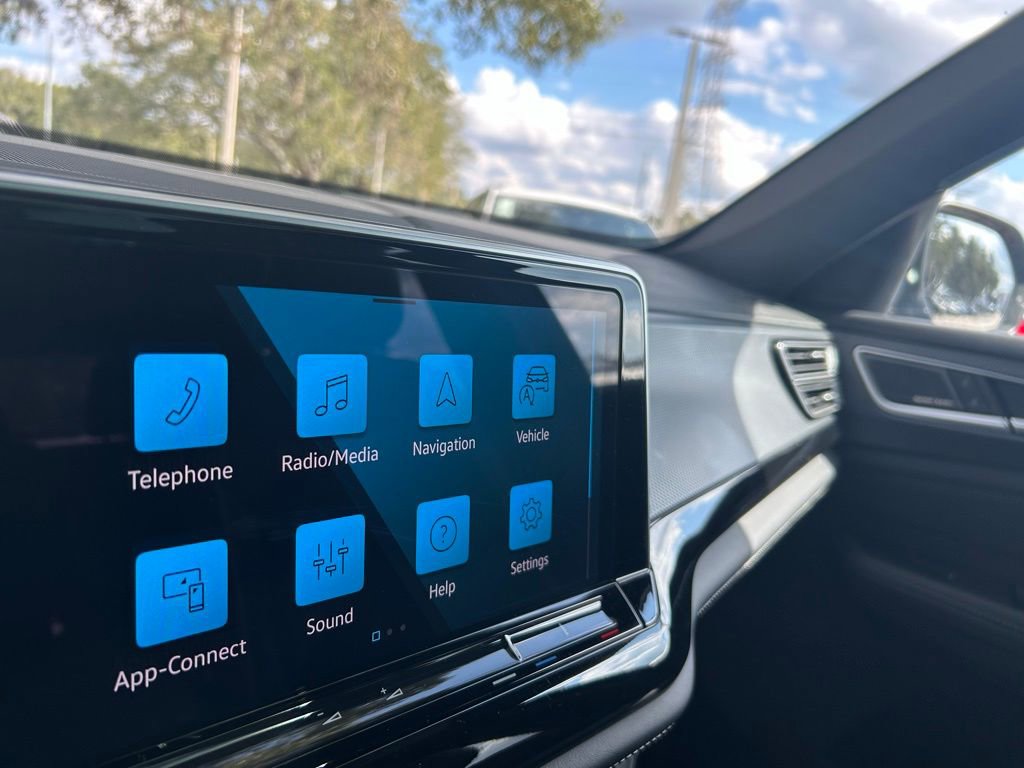 Used 2025 Volkswagen Atlas Cross Sport SEL Premium R-Line image 12