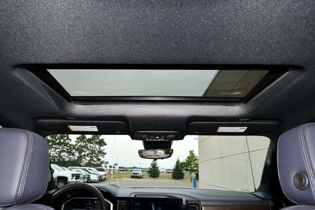 Used 2023 Chevrolet Silverado 1500 High Country w/ High Country Premium Package AWD/4WD image 16