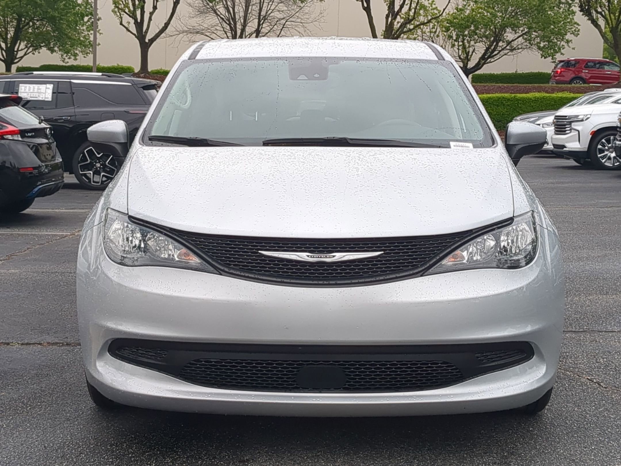 Used 2023 Chrysler Voyager LX FWD image 3
