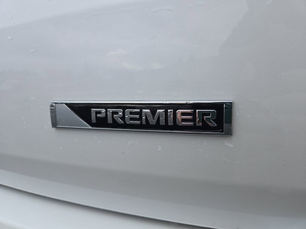 Used 2018 Chevrolet Traverse Premier image 32