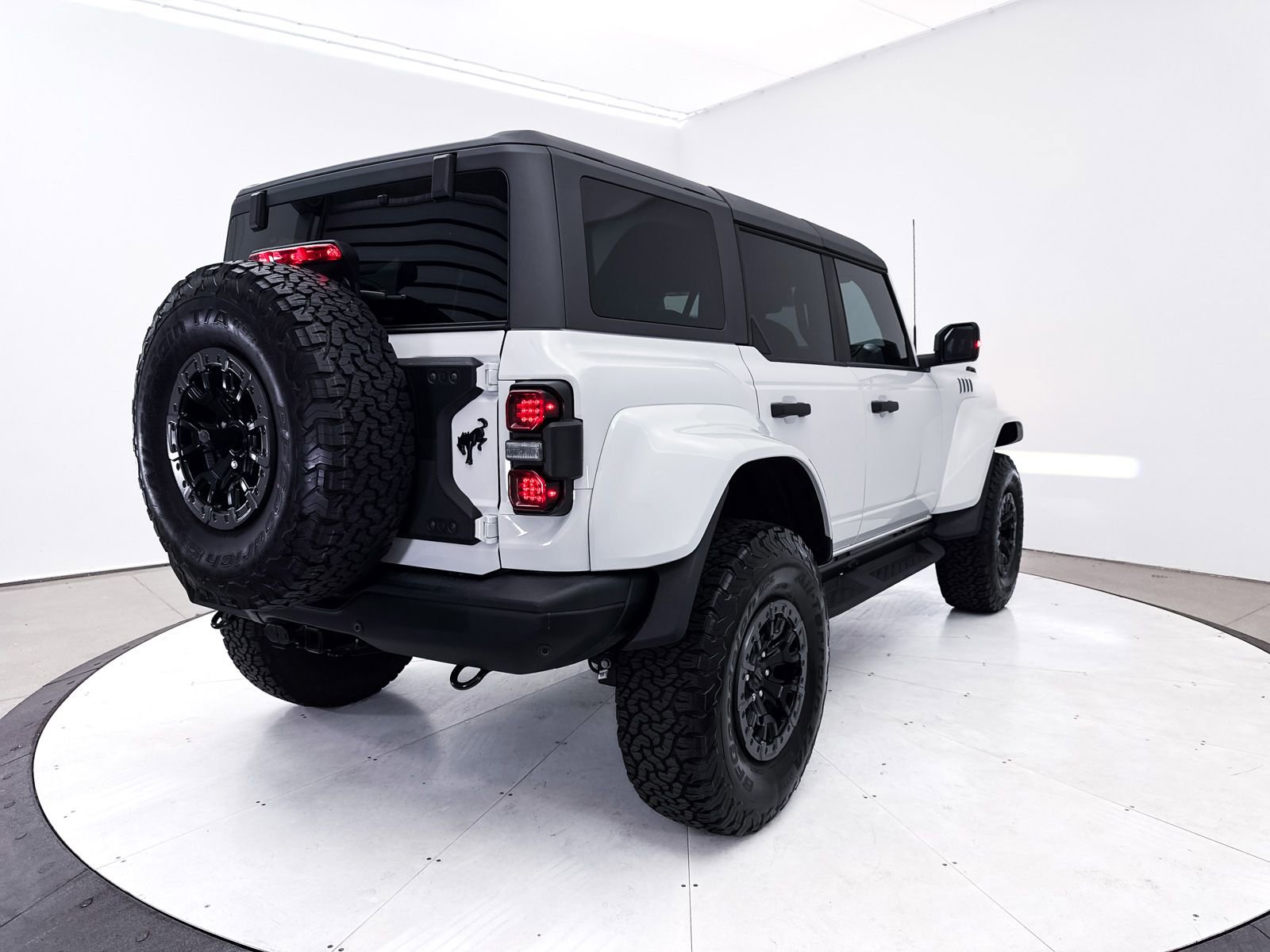 Used 2024 Ford Bronco Raptor w/ Interior Carbon Fiber Pack 6 AWD/4WD image 18