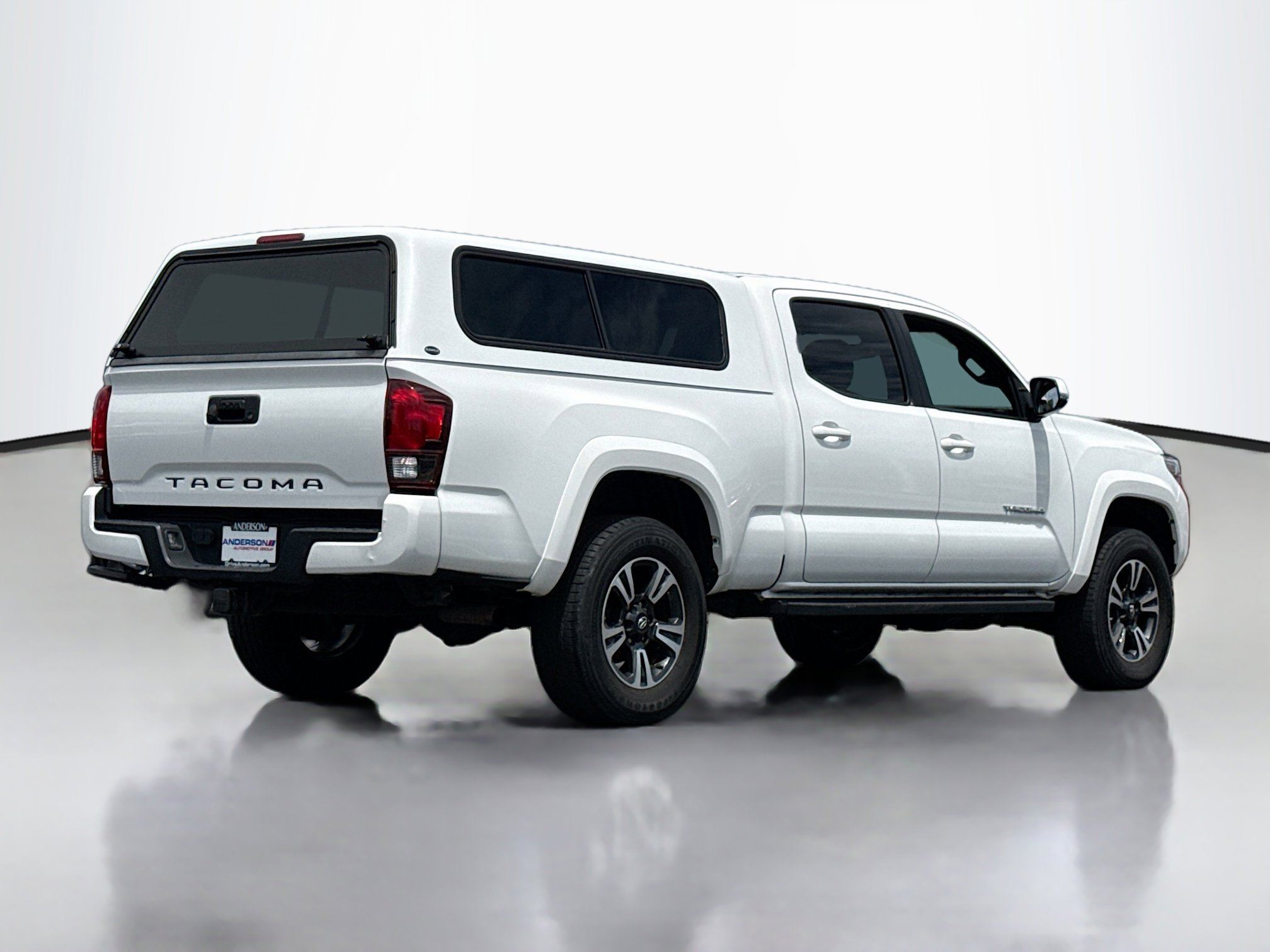 Used 2019 Toyota Tacoma TRD Sport AWD/4WD image 2