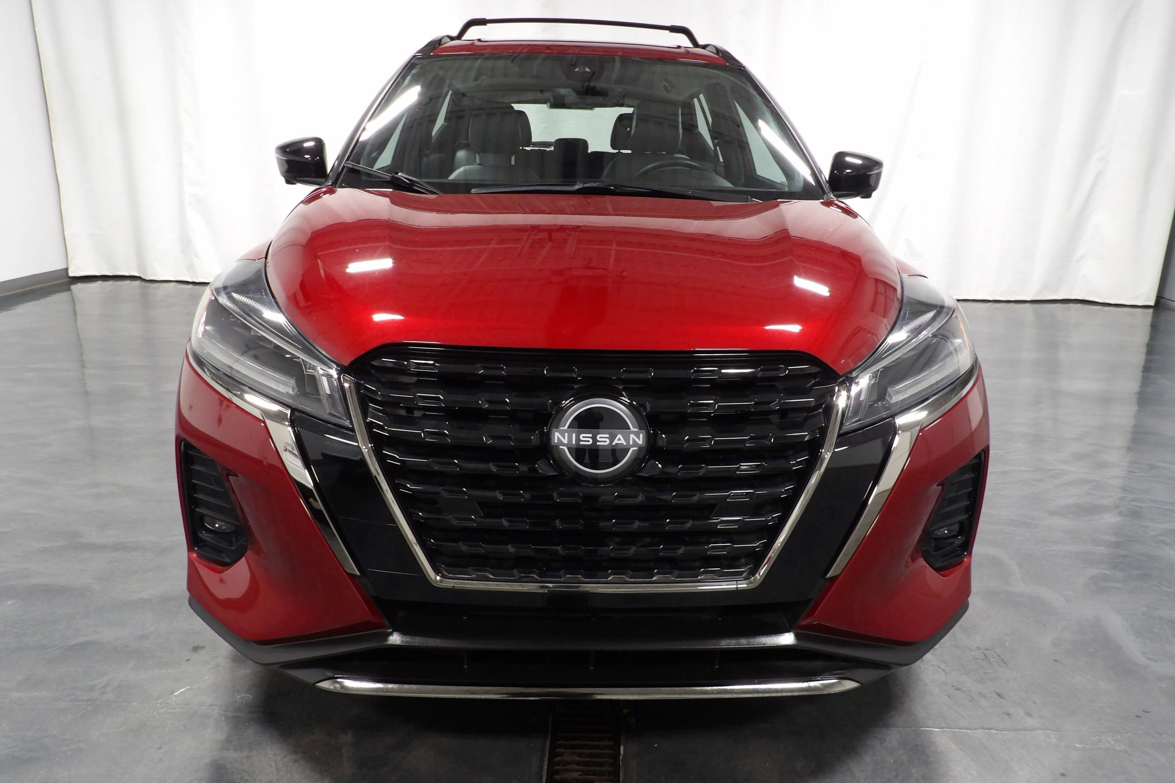 Used 2024 Nissan Kicks SR w/ SR Premium Package image 3