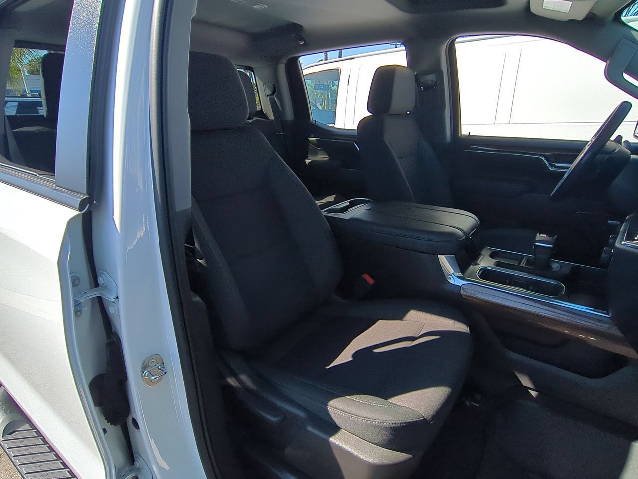 Used 2024 Chevrolet Silverado 1500 LT Trail Boss w/ Convenience Package II AWD/4WD image 28