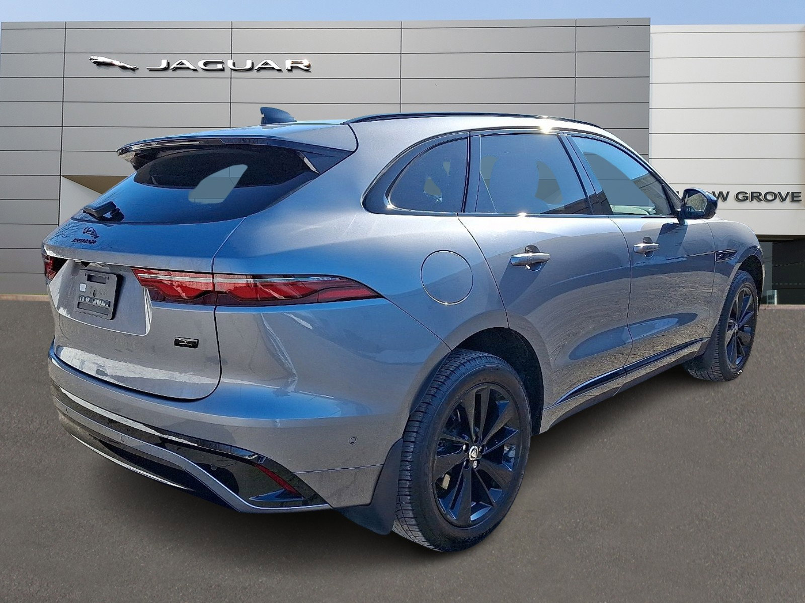 Used 2026 Jaguar F-PACE R-Dynamic S image 2