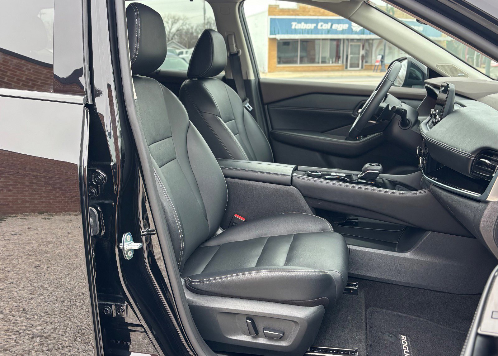 Used 2023 Nissan Rogue SL w/ SL Premium Package image 28