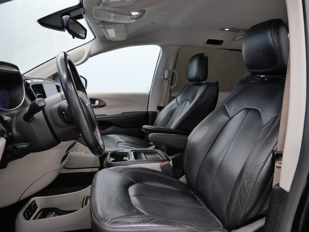 Certified 2017 Chrysler Pacifica Touring-L FWD image 13