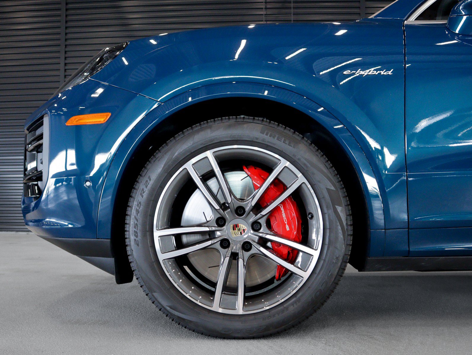 Certified 2024 Porsche Cayenne Turbo AWD/4WD image 7