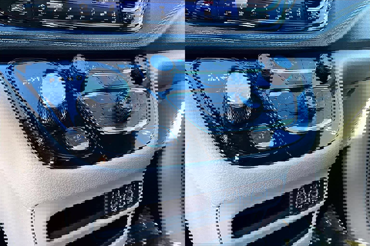 Used 2024 Chrysler Pacifica Select image 35