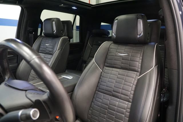 Used 2023 Cadillac Escalade Sport Platinum w/ LPO, ONYX Package AWD/4WD image 18